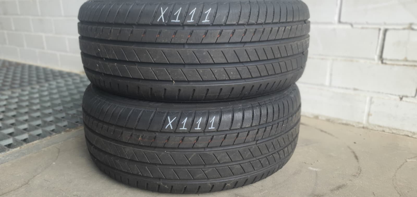 57-312 2x Sommerreifen Bridgestone Alenza 001 RFT(RSC) 245/50 R19 105W Dot4623 7mm X111 – Bild 1