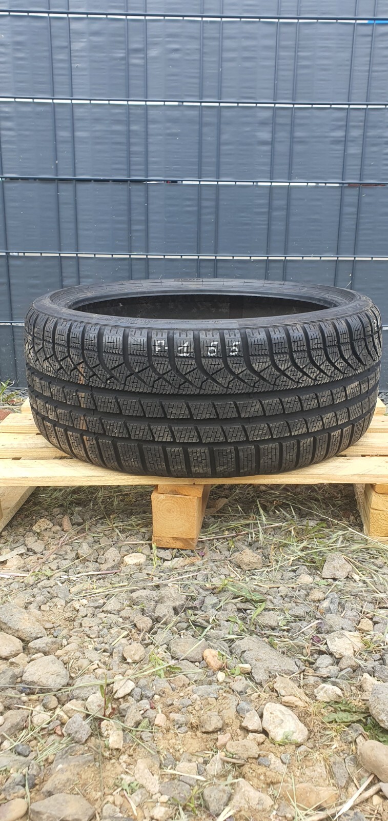 57-424 1x Winterreifen PIRELLI P Zero Winter 245/35 R20 91V (MIL) DOT22 7,9mm F155 – Bild 1