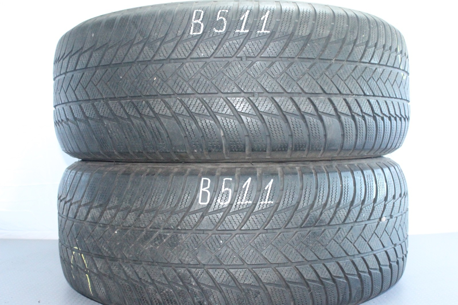 358320746934-featured 2x 255/55 R20 110H Winterreifen Bridgestone Blizzak LM001 RSC RFT Dot0820 B511 – Bild 1