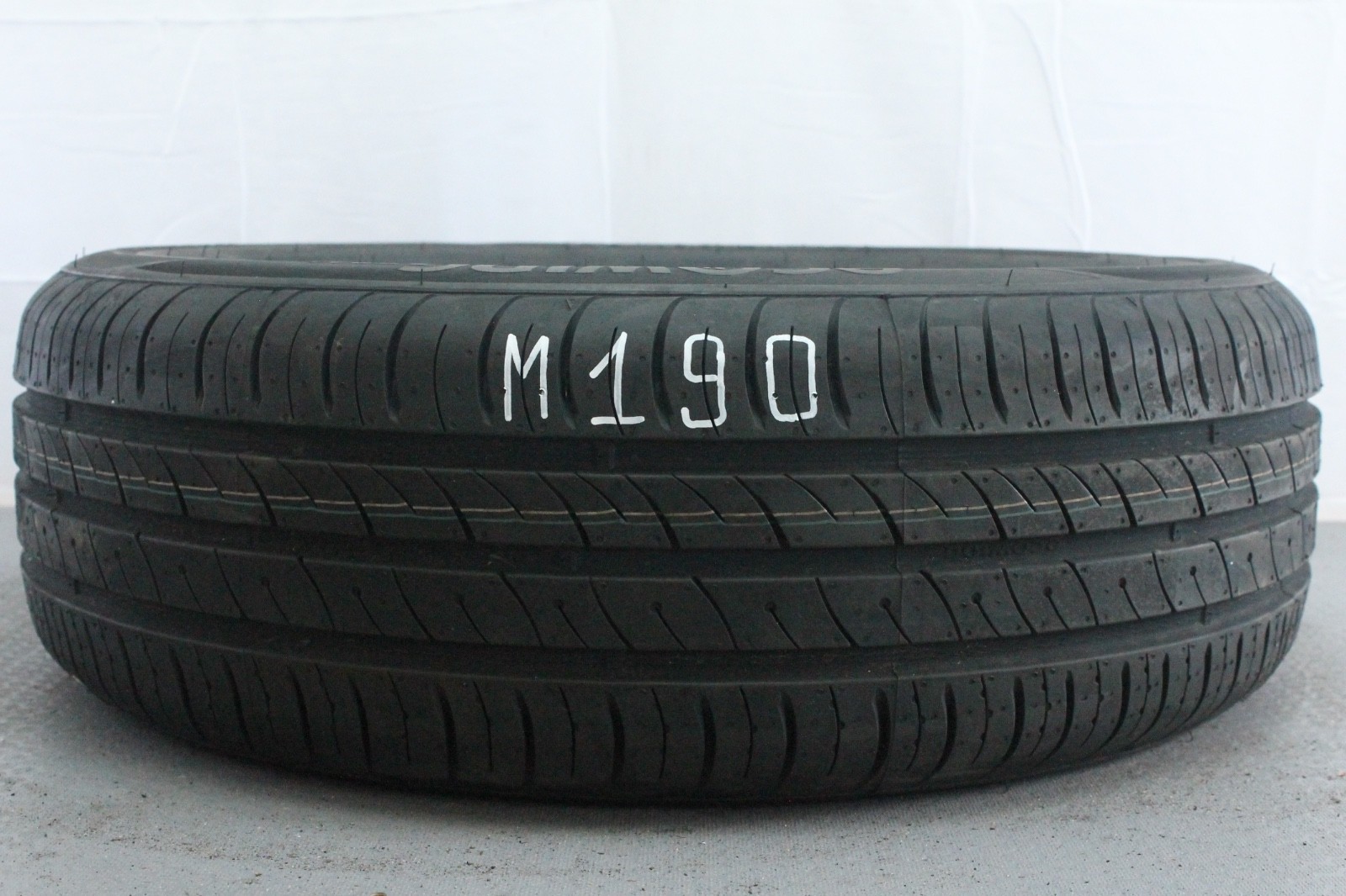 358320758314-featured 1x Neuwertige 205/60 R16 96V Sommerreifen Kumho 1 Ecowing ES01 Dot0323 M190 – Bild 1