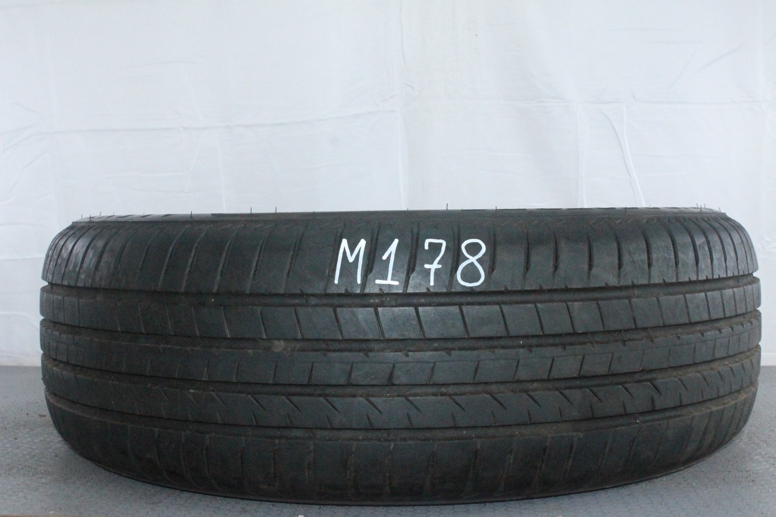 358320758445-featured 1x 225/55 R19 99V Sommerreifen Bridgestone Alenza 001 Dot2024 7-8mm M178 – Bild 1