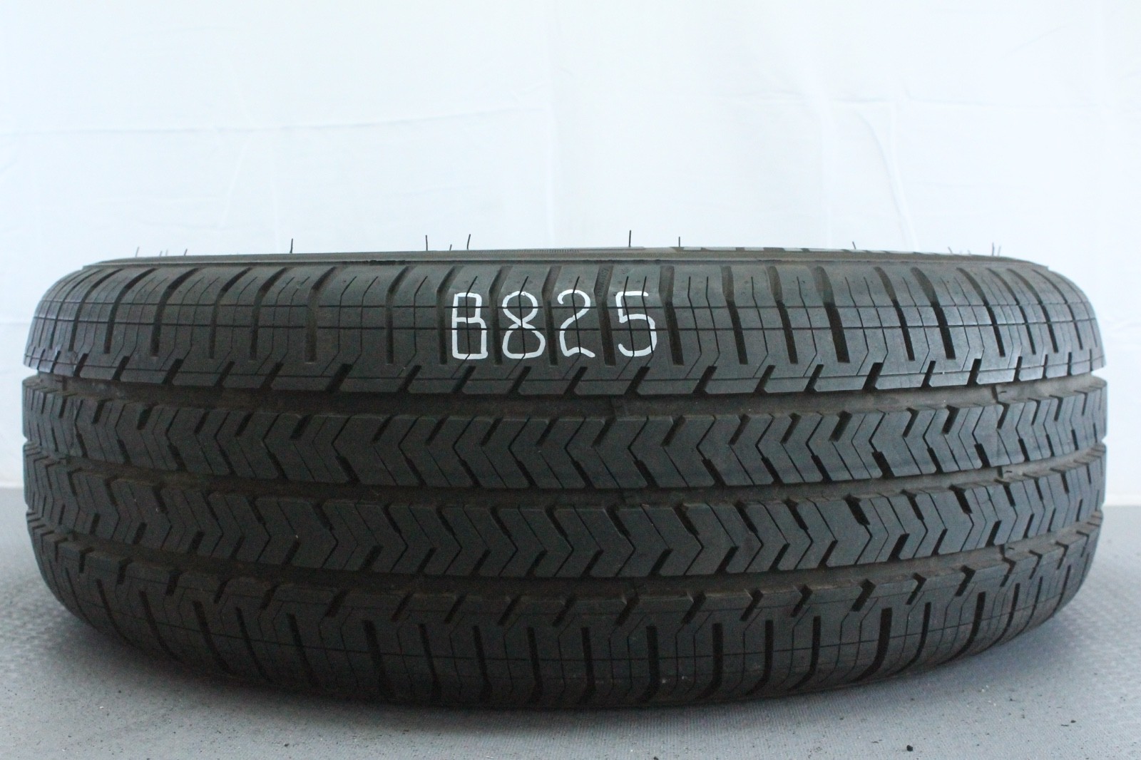 358320765601-featured 1x Neuwertige 215/60 R17C 102/104H Winterreifen Michelin Agilis Dot0724 B825 – Bild 1