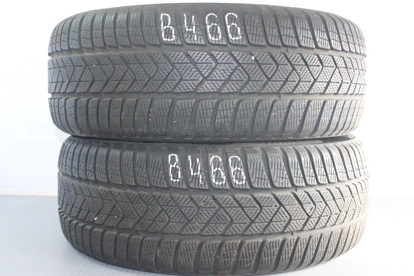 358320765669-featured 2x 225/45 R18 95V Winterreifen Pirelli Sottozero 3 RSC Dot3519 6,5mm B466 – Bild 1