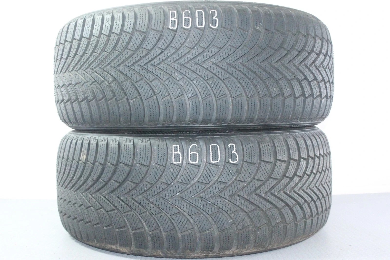 358320765772-featured 2x Neuwertige 235/50 R18 101V Maxxis Premitra Snow WP6 SUV Dot1025/3124 B603 – Bild 1