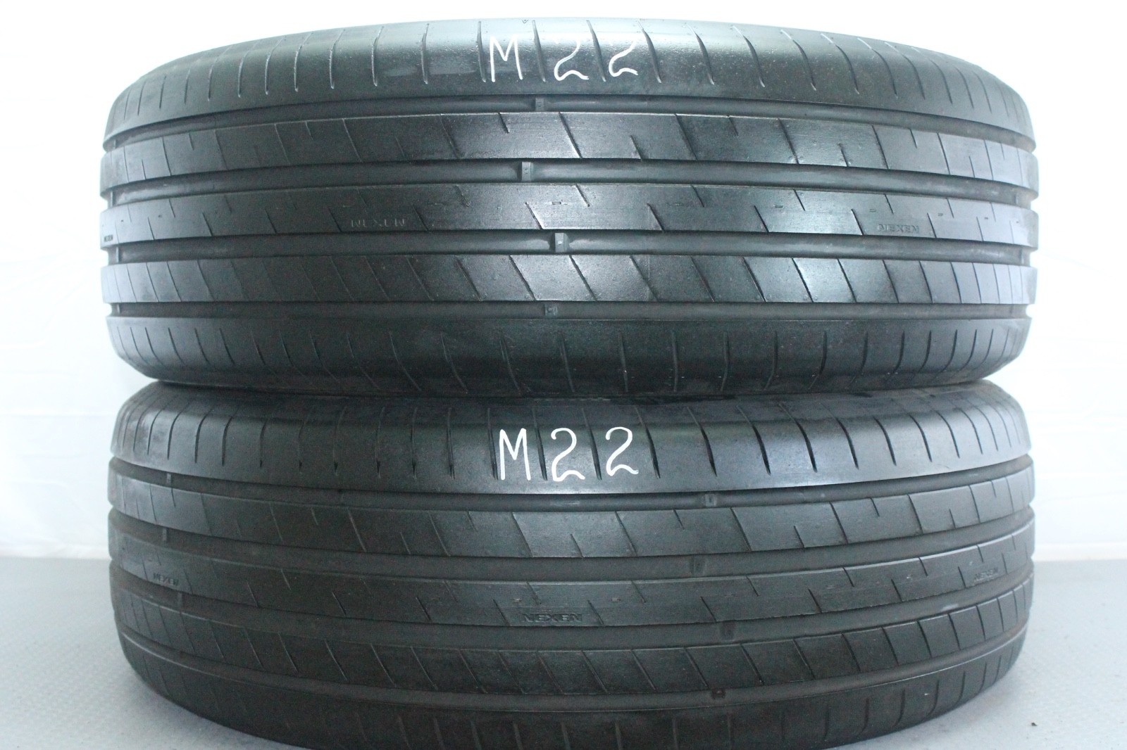 358320771463-featured-1 2x Neuwertige 235/60 R20 108H Sommerreifen Nexen NFera Sport * SU2 Dot0924 M22 – Bild 1