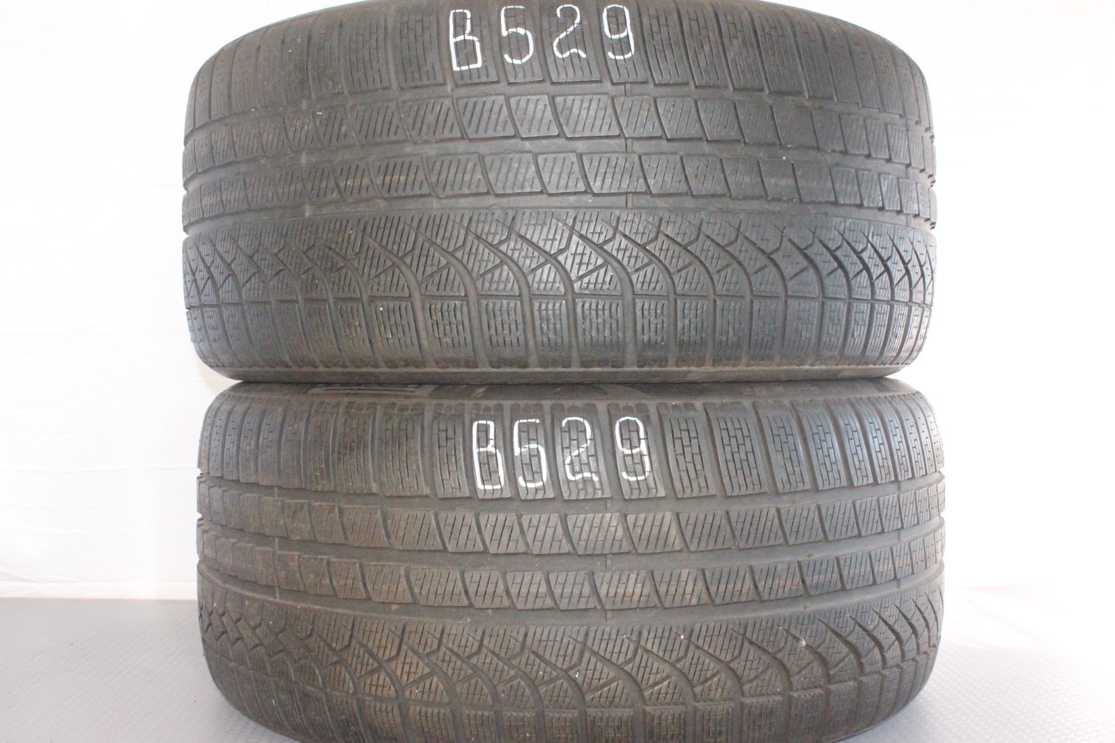 358320771492-featured 2x 285/40 R20 108V Winterreifen Pirelli PZero Winter NFO Dot4121 6-7mm B529 – Bild 1