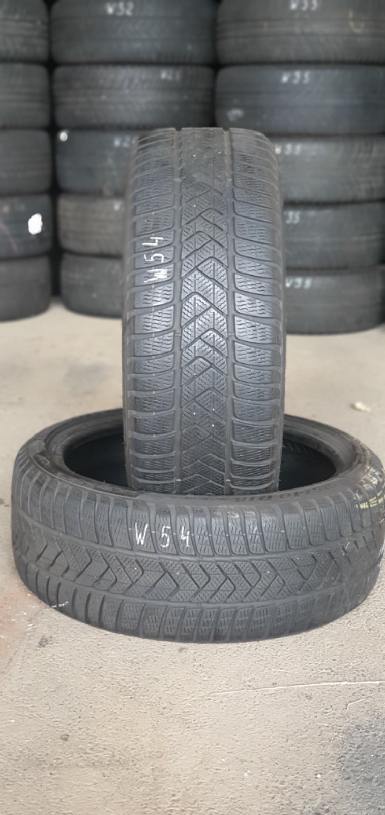 358320771519-featured 2x 225/40 R18 92V Winterreifen Pirelli Sottozero 3 (RSC) Dot4316 6mm W54 – Bild 1