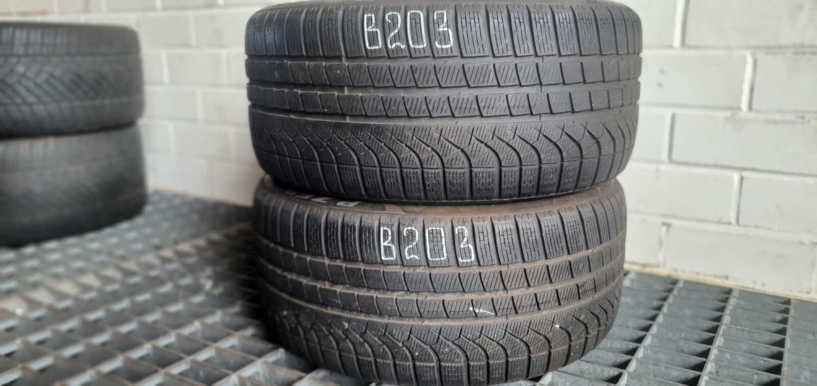 358320771538-featured 2x 285/40 R20 108V Winterreifen Pirelli PZero NFO Dot 1x21 1x22 5,5-6,5mm B203 – Bild 1