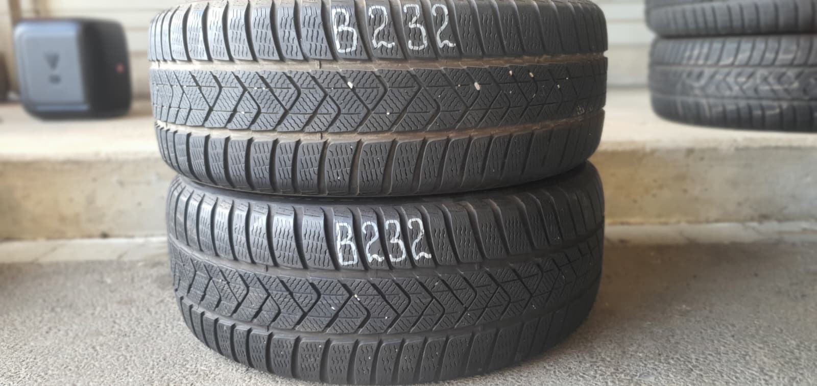 358320771567-featured 2x 225/45 R18 95H Winterreifen Pirelli Sottozero 3 (RSC) Dot20/21 5-6mm B232 – Bild 1