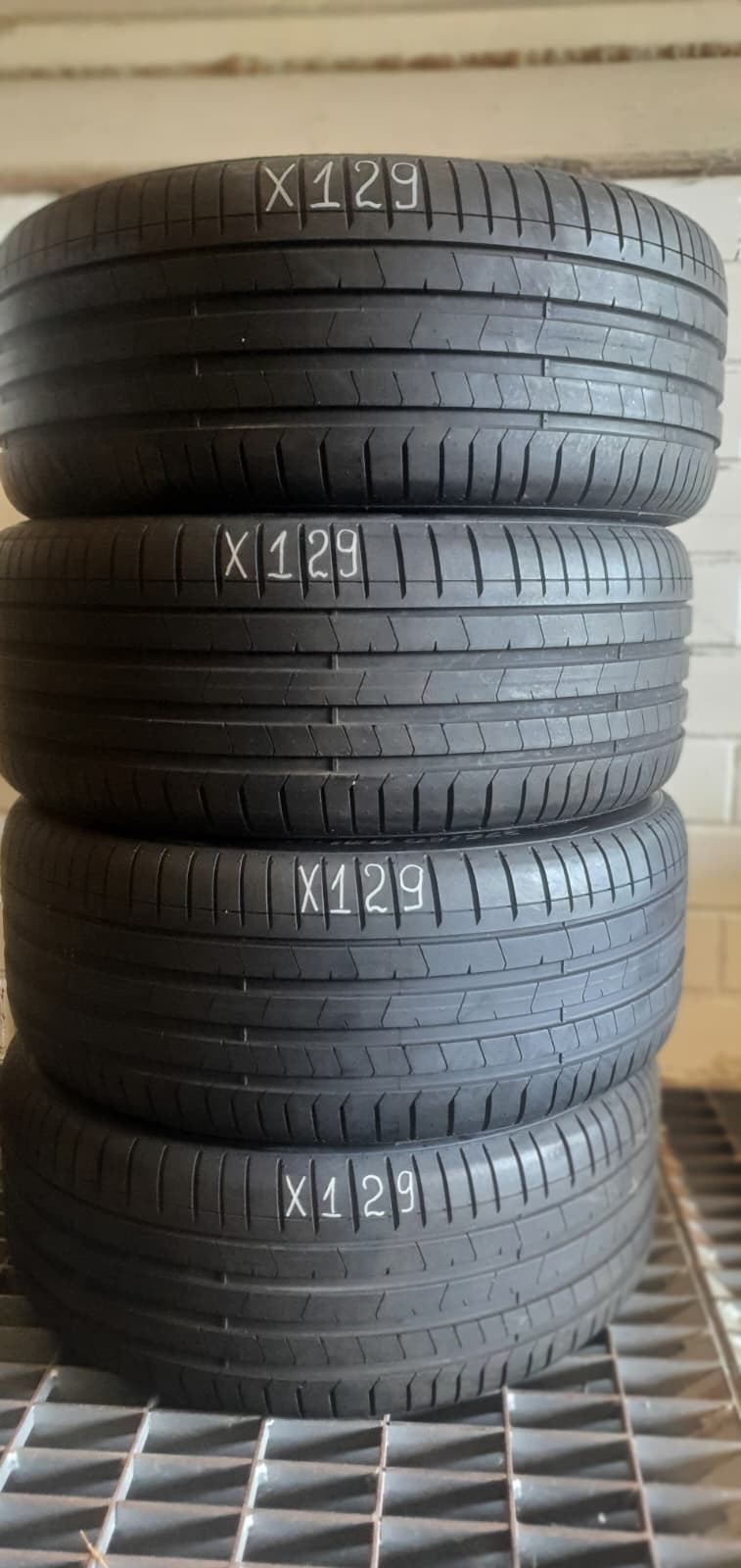 358320797919-featured 2x Neuwertige 275/40 R21 107Y Sommerreifen Pirelli PZero (RSC) Dot2923 X129 – Bild 1