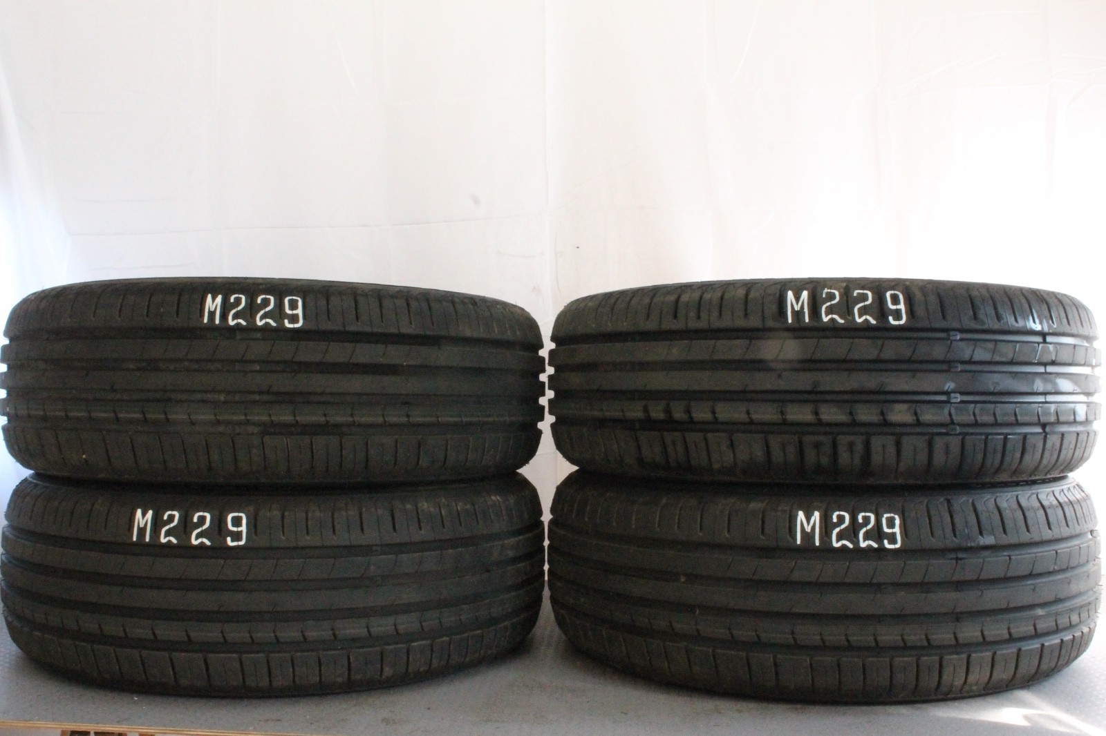 358331333006-featured-1 4x Neuwertige 195/55 R16 91V Sommerreifen Tracmax X-Privilo TX1 Dot3025 M229 – Bild 1