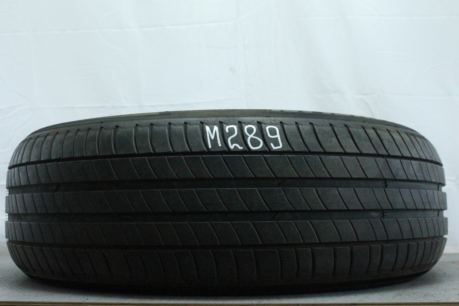 358364872680-featured-1 1x 205/55 R19 97V Sommerreifen Michelin Primacy 3 S1 Dot0124 5,5-6mm M289 – Bild 1