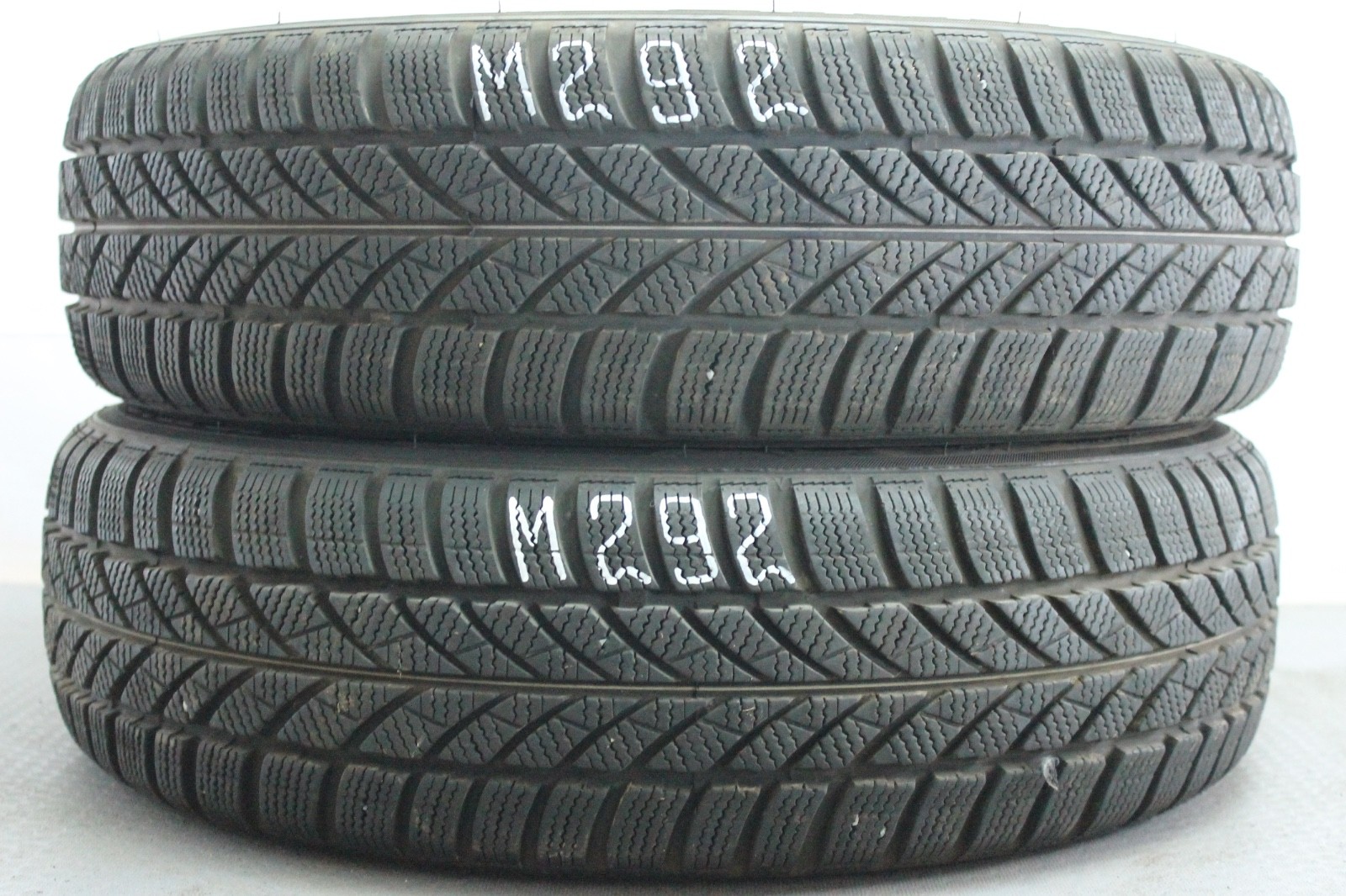 358370354809-featured 2x 165/65 R15 81T Winterreifen Maxxis Arctictrekker Dot3023 7-7,3mm M292 – Bild 1