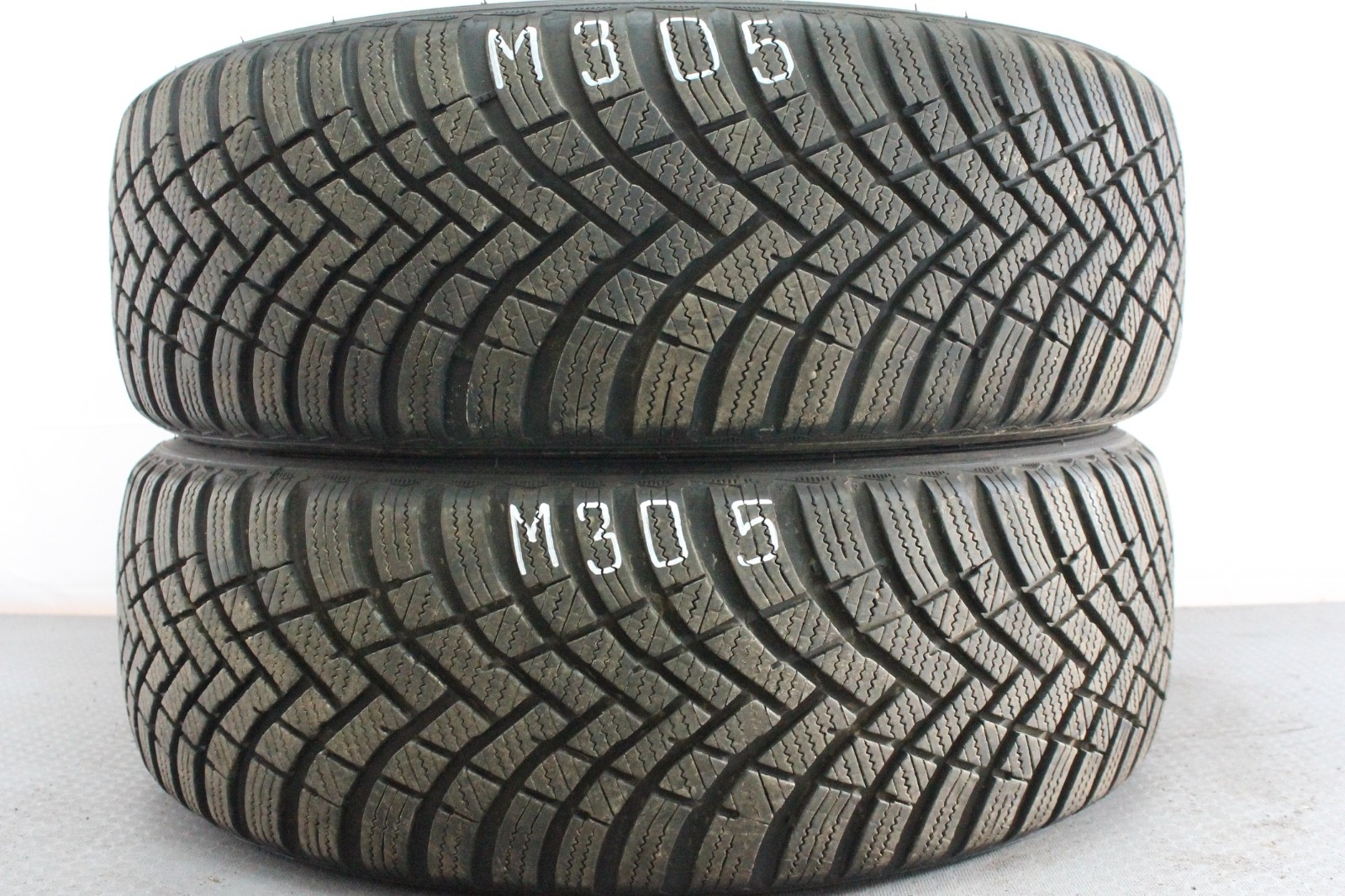 358384076563-featured-1 2x 195/55 R16 87H Winterreifen Hankook WinterI*cept RS3 Dot3024 6,7-7,4mm M305 – Bild 1