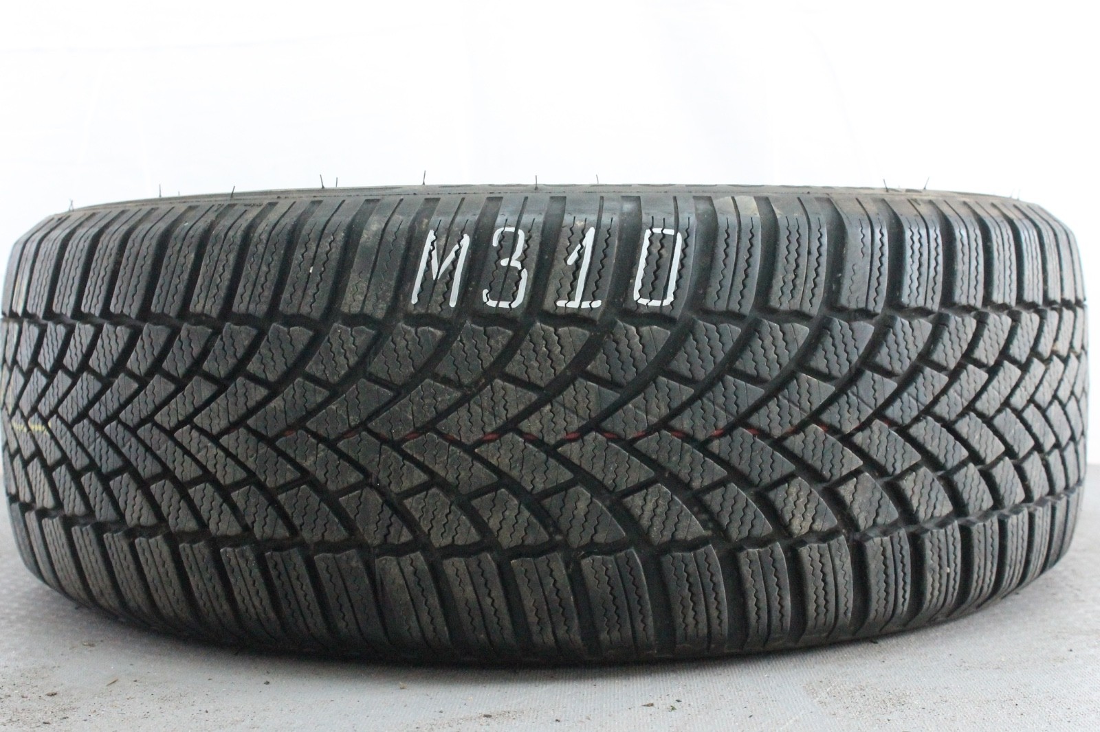 358384115954-featured-1 1x 195/55 R16 87H Winterreifen Bridgestone Blizzak LM005 Dot2621 6,2-6,7mm M310 – Bild 1