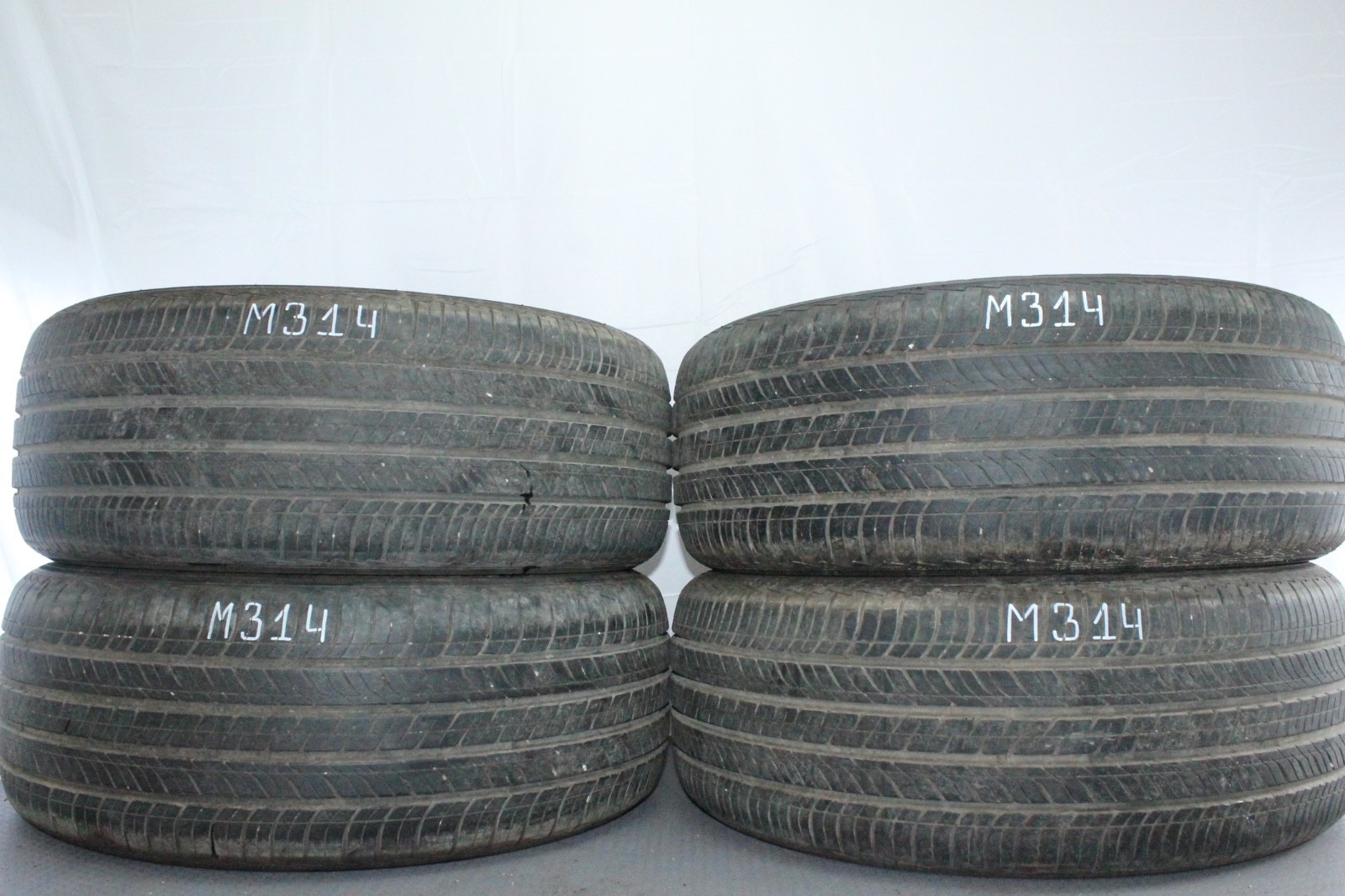 358386444486-featured-1 4x 235/50 R18 97V Allwetterreifen Maxxis Bravo HP M5 M+S Dot4723 6-7mm M314 – Bild 1