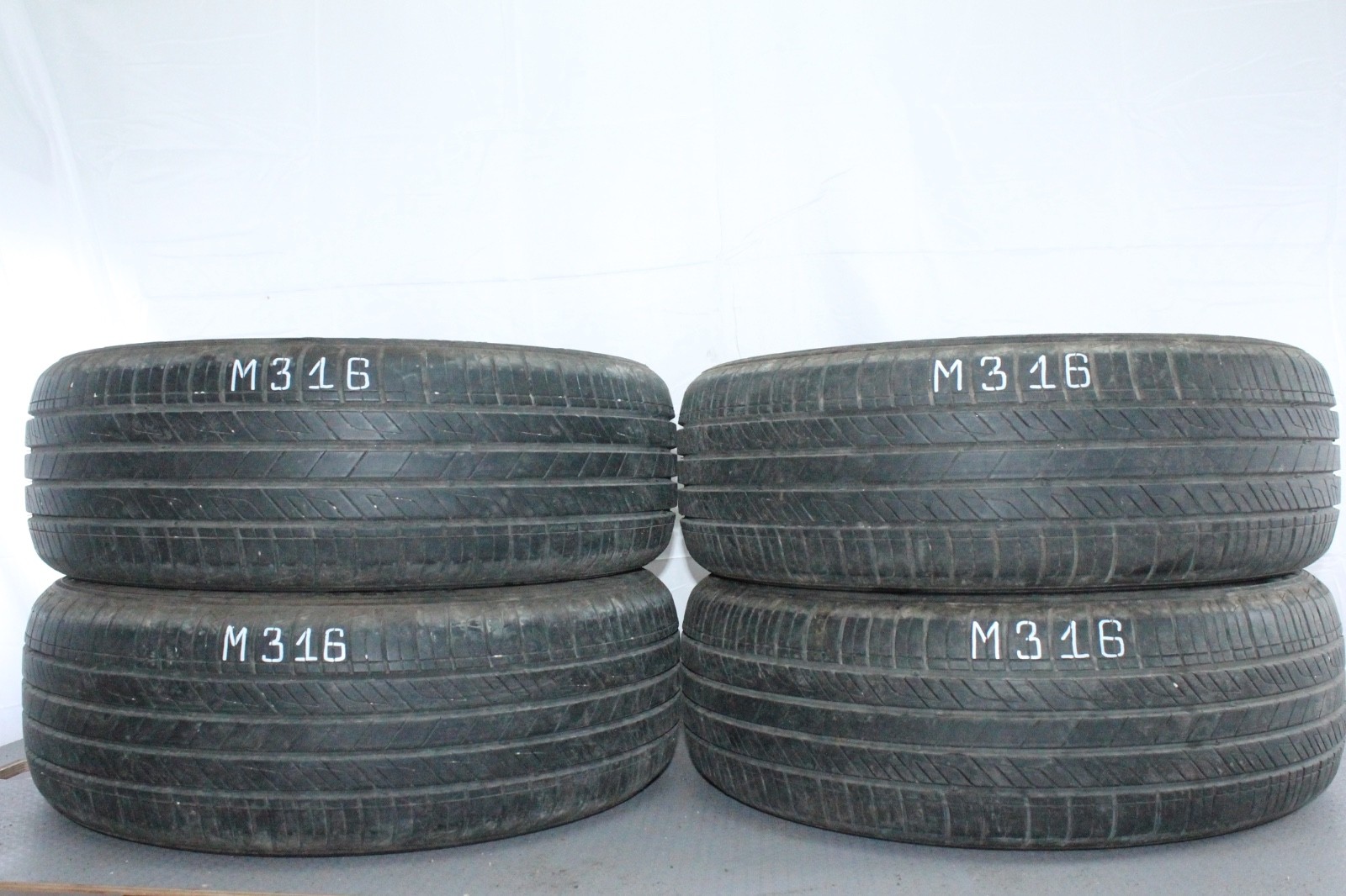 358386462319-featured-1 4x 195/55 R16 87H Sommerreifen Kumho Solus HS63 Dot3624 5,6-6,5mm M316 – Bild 1