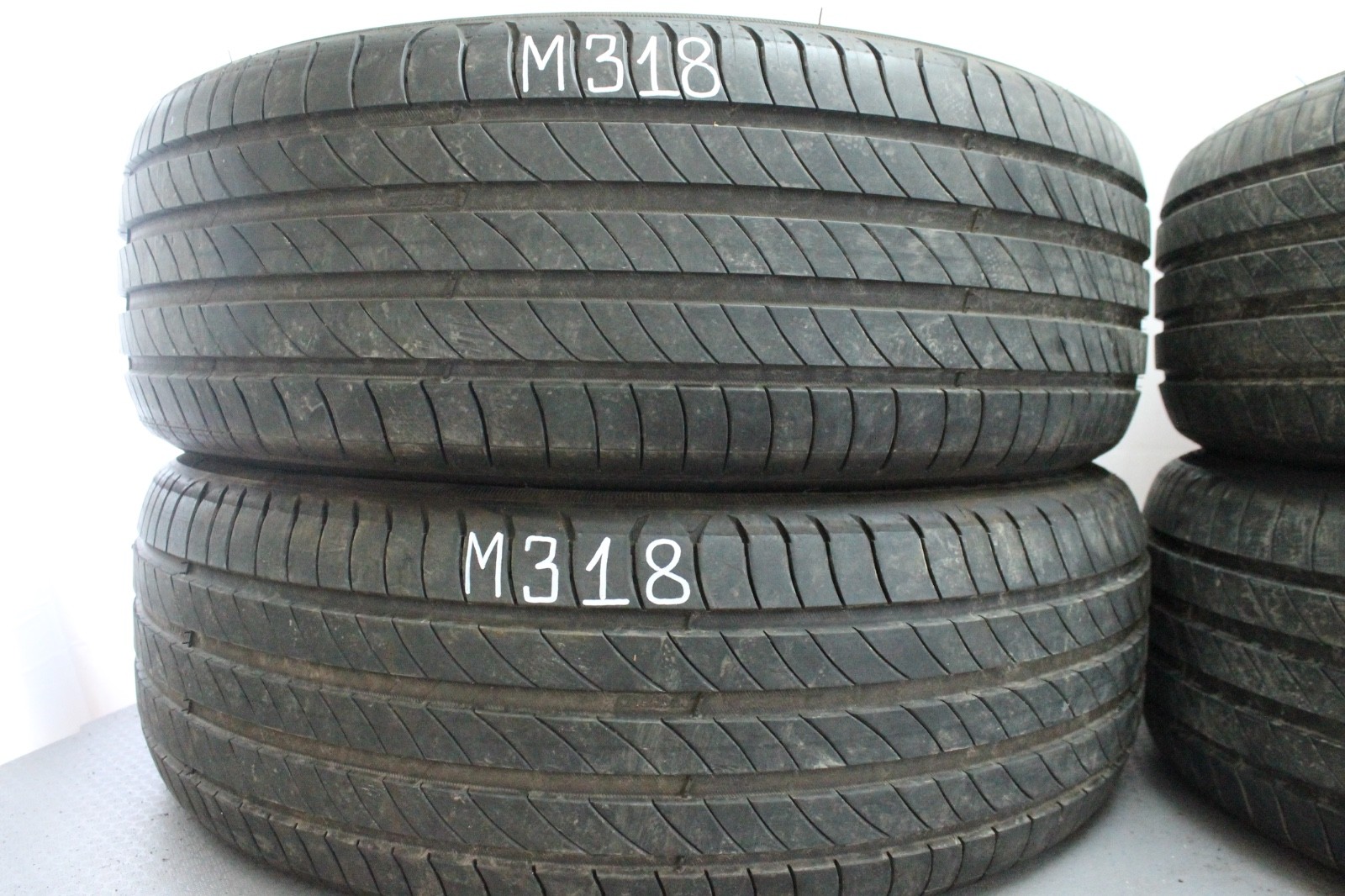 358386479888-featured-1 2x 205/55 R19 97V Sommerreifen Michelin e.Primacy Dot2324 5,5-6,3mm M318 – Bild 1
