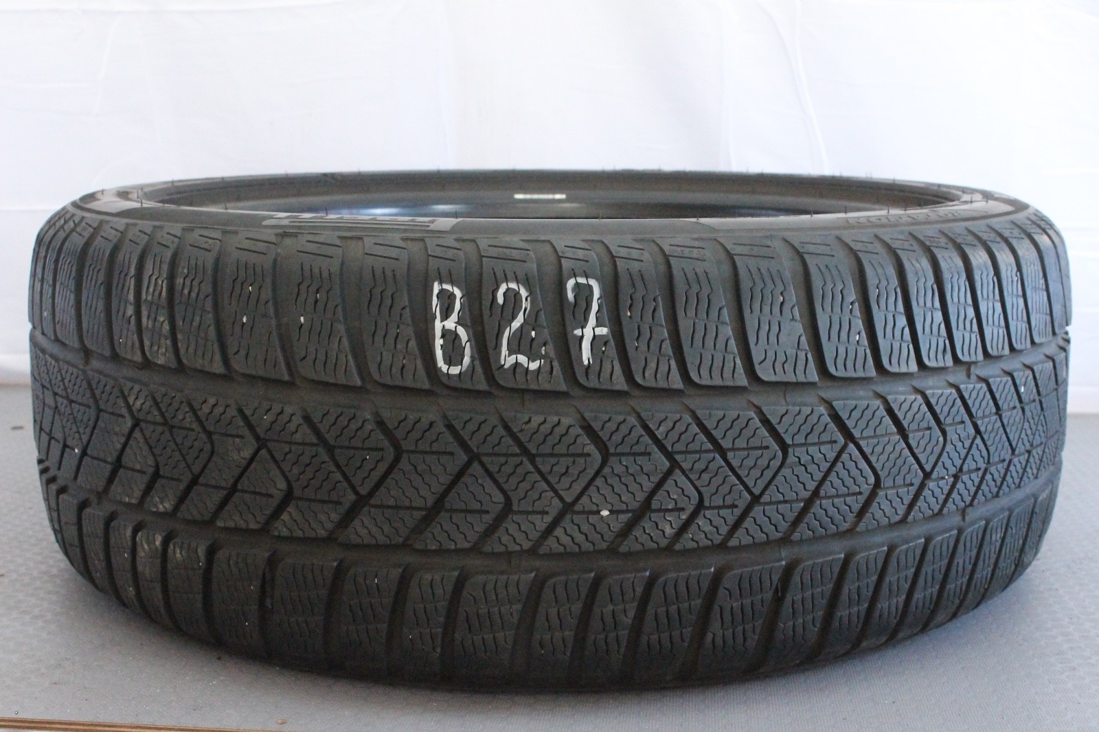 358391433727-featured-2 1x 225/45 R18 95H Winterreifen Pirelli Sottozero 3 Winter Dot2023 5-6mm B27 – Bild 1