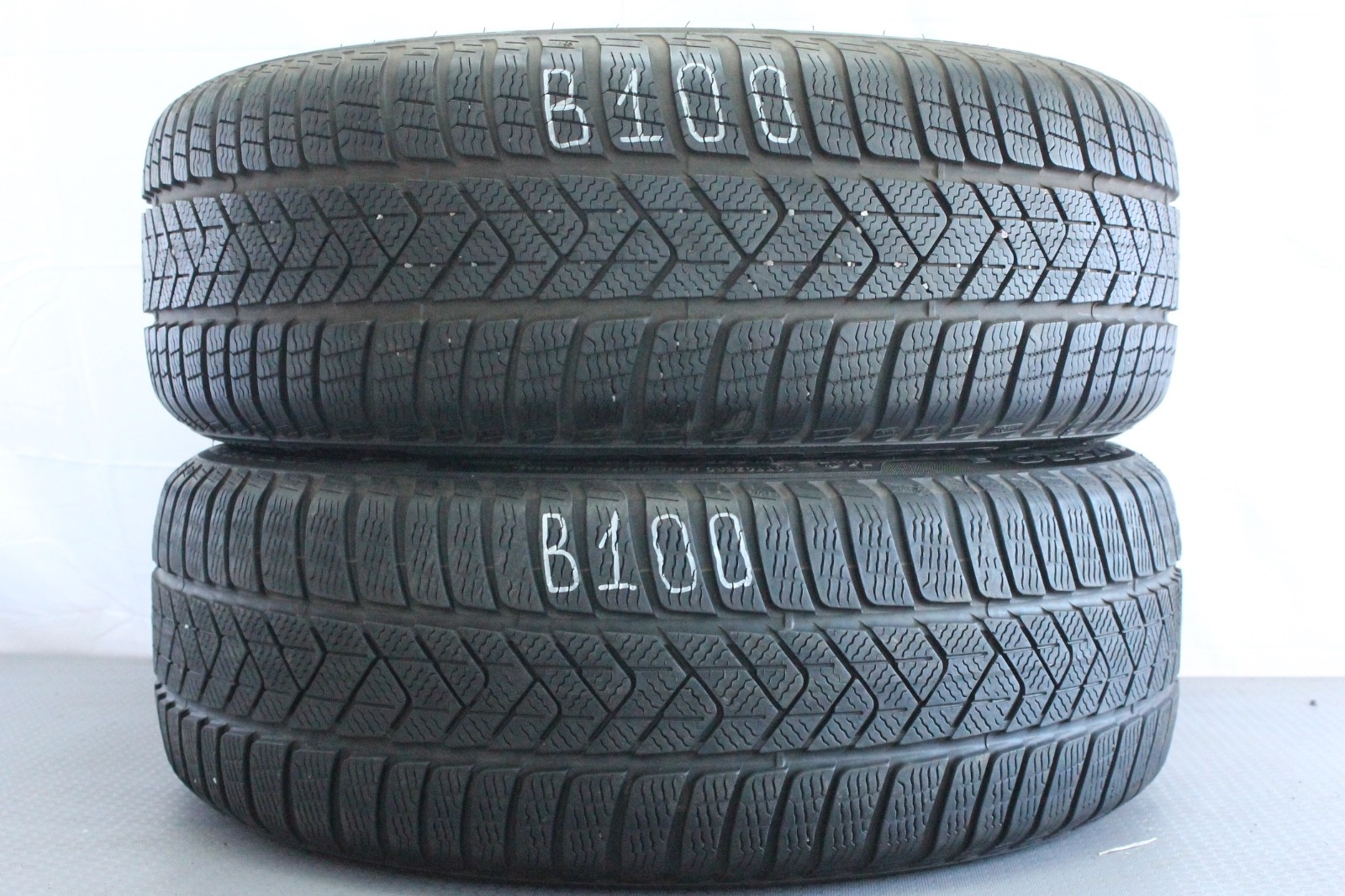 358391497916-featured-2 2x 225/45 R19 96V Winterreifen Pirelli Sottozero 3 Dot2020 5-6,5mm B100 – Bild 1
