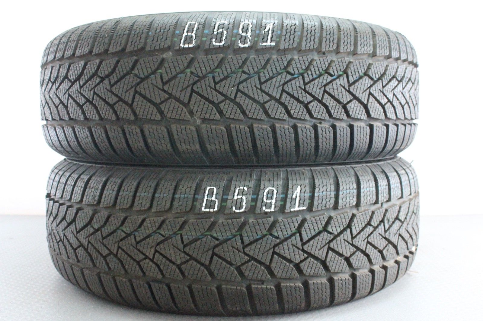 358394463168-featured-2 2x Neuwertige 205/60 R16 92H Winterreifen Uniroyal WinterExpert Dot4224 B591 – Bild 1