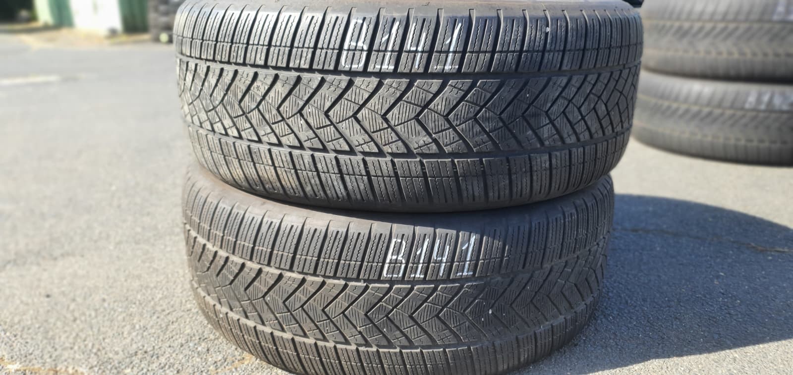 358320746680-featured-2 2x 255/50 R21 109H Winter Goodyear UltraGrip Perfomance+ Dot2821 4,5mm B141 – Bild 1