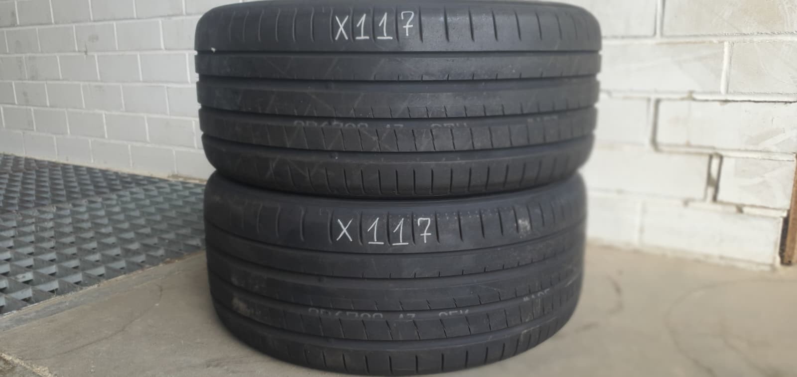 358320746697-featured-2 2x 275/40 R22 107Y Sommerreifen Yokohama Advan Sport V107 Dot4523 6,5mm X117 – Bild 1