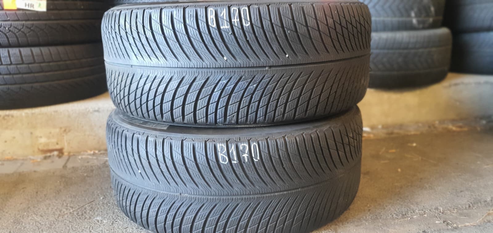 358320746753-featured-1 2x 275/45 R20 110V Winterreifen Michelin Pilot Alpin 5 ZP X SUV Dot3422 B170 – Bild 1