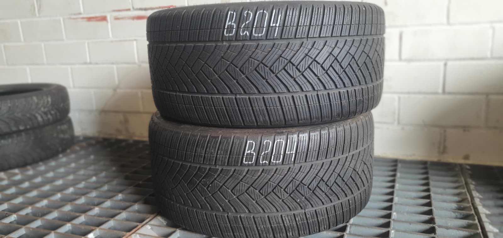 358320746801-featured-1 2x 285/40 R20 108V Winterreifen Goodyear UltraGripPerformance Gen1 Dot2021 B204 – Bild 1