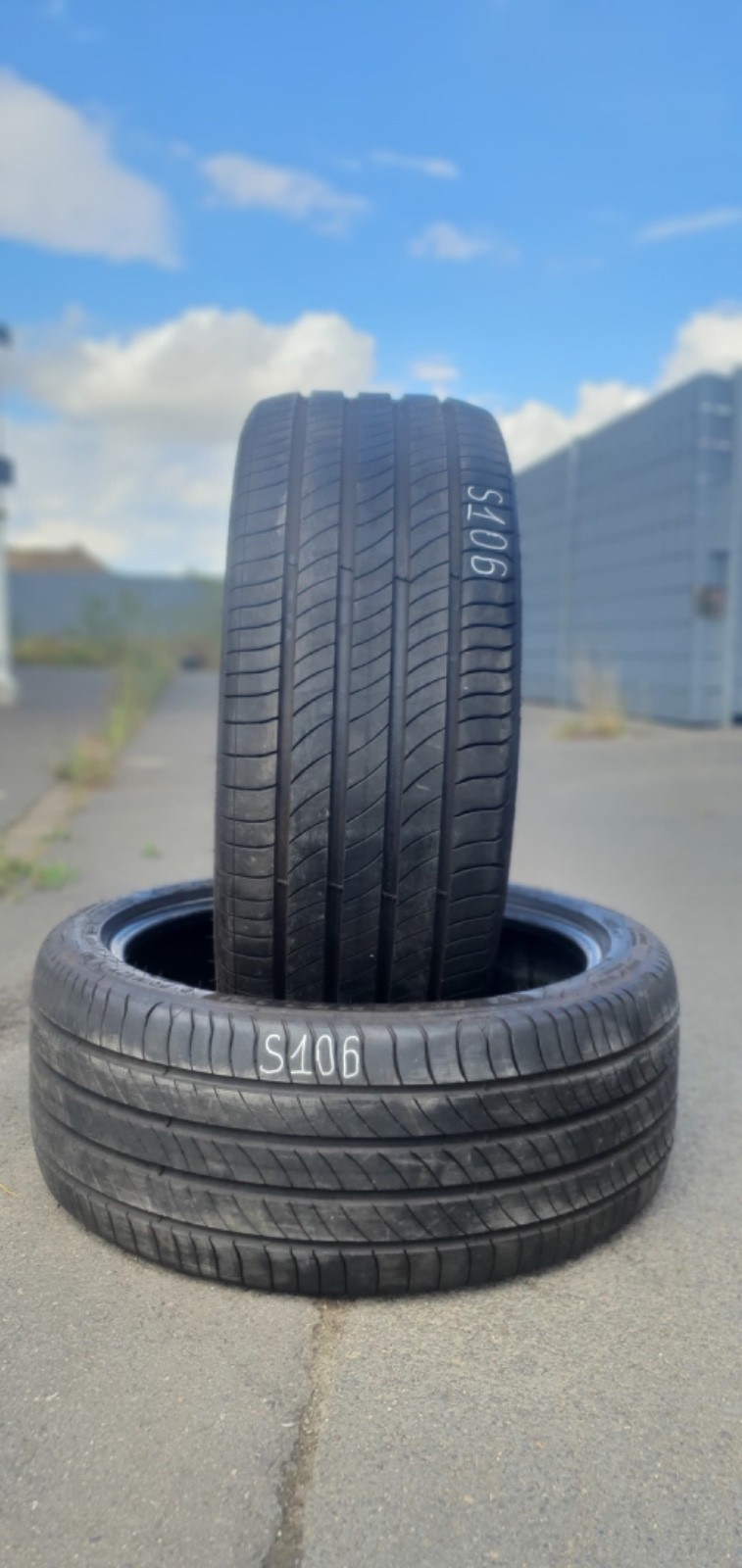 358320746894-featured-1 2x 245/40 R20 99Y Sommerreifen Michelin ePrimacy MODot4122 6,3mm S106 – Bild 1