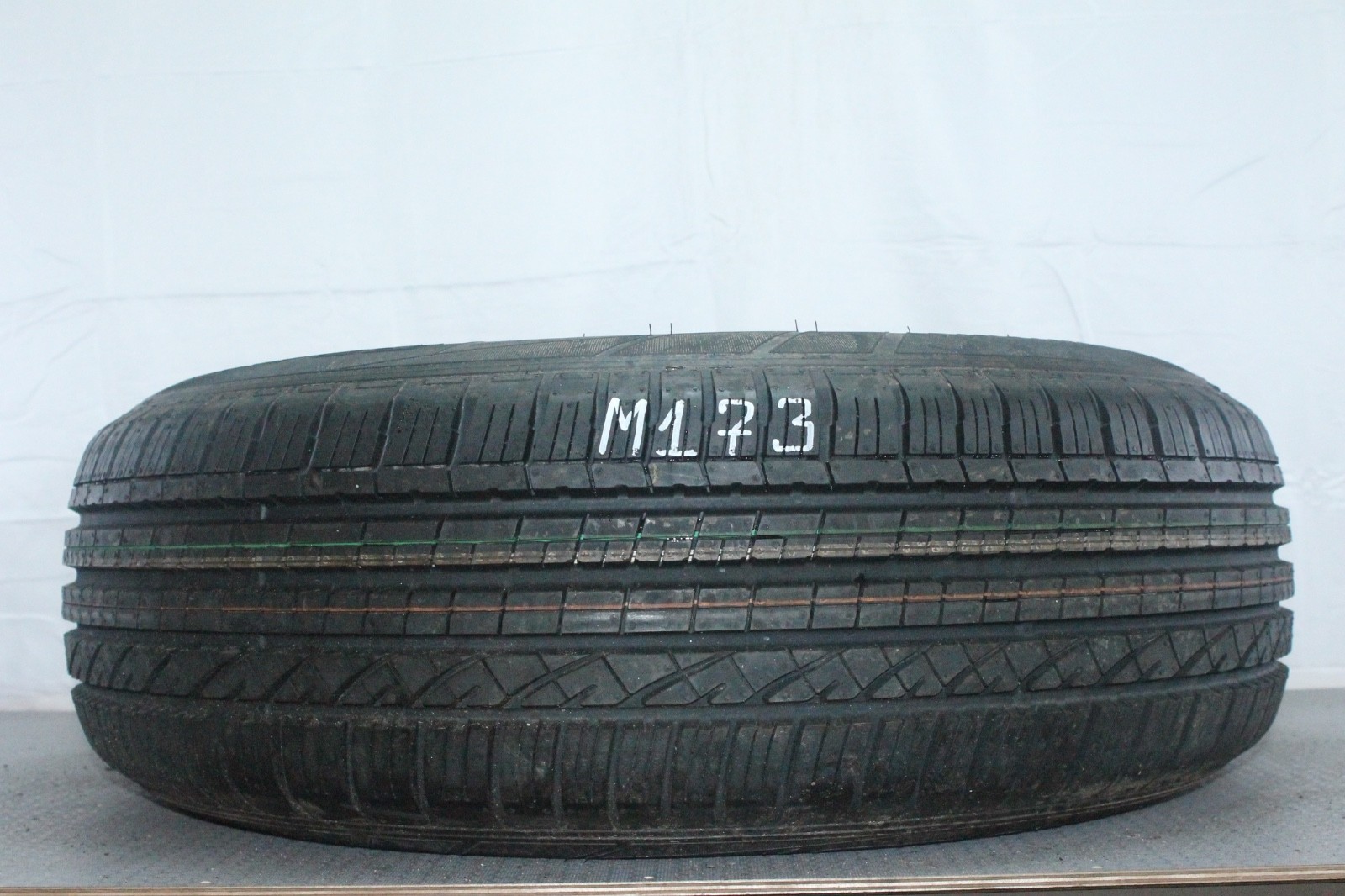358320758264-featured-1 1x Neuwertige 225/70 R16 103H Sommerreifen Dunlop GrandTrekTouring Dot2617 M173 – Bild 1