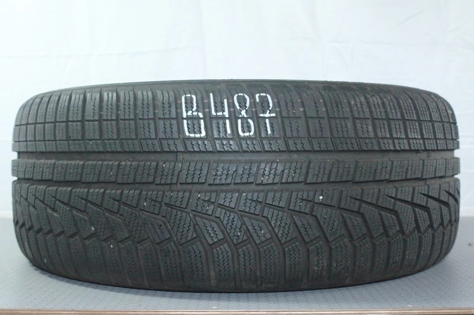 358320758468-featured-1 1x 225/45 R18 95H Hankook Winter i*cept evo2 RSC HRS Dot2823 7,5-8mm B487 – Bild 1