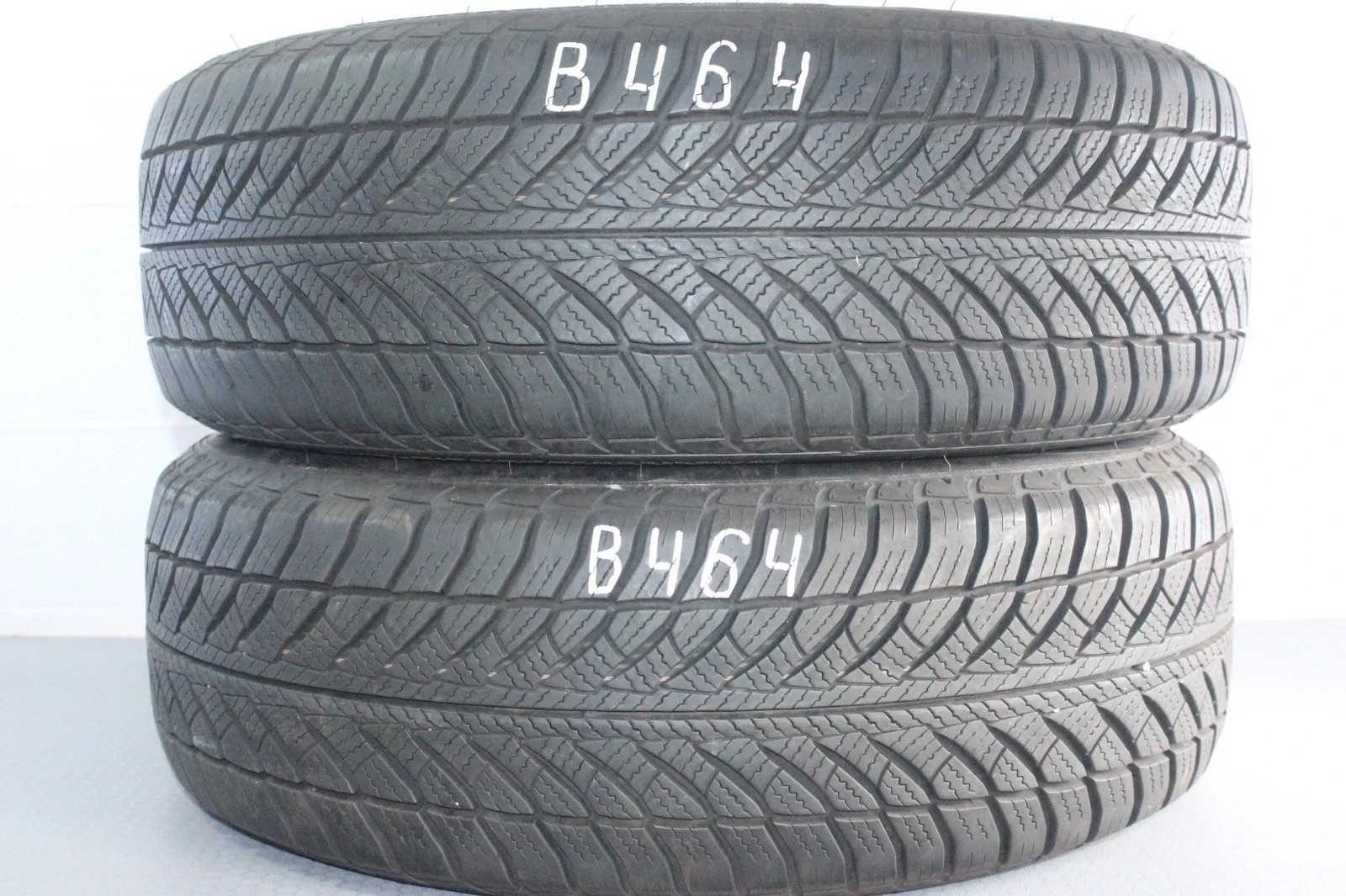 358320758524-featured-1 2x 205/60 R16 92H Goodyear UltraGrip 8 Performance RSC Dot3922 6,5-7mm B464 – Bild 1