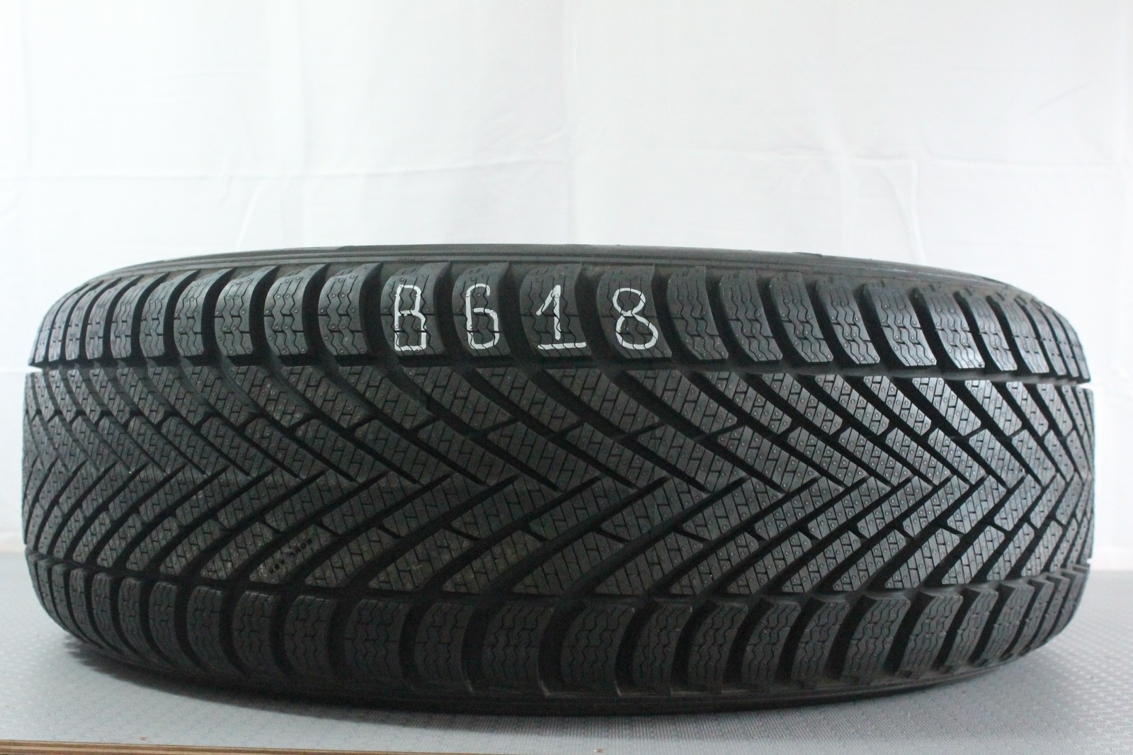 358320765593-featured-1 1x Neuwertige 215/55 R17 98T Winterreifen Pirelli WinterCinturato Dot2021 B618 – Bild 1