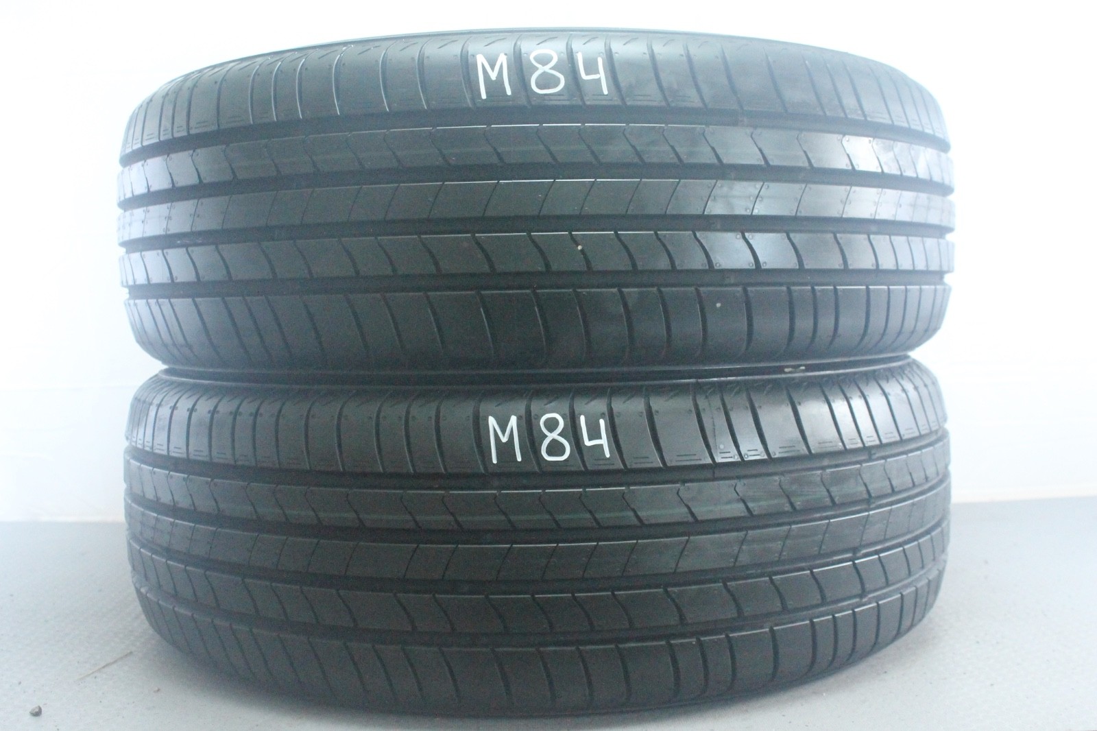358320765659-featured-1 2x Neuwertige 215/60 R17 96H Sommerreifen Kumho Ecsta HS51 Dot5024 M84 – Bild 1