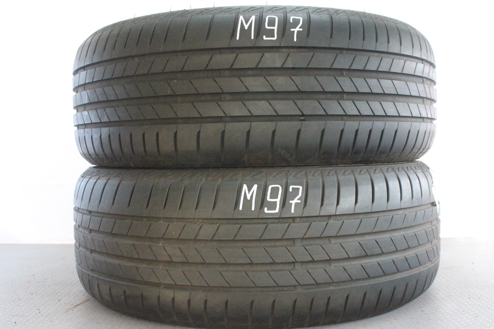 358320765725-featured-1 2x 225/55 R17 97W Sommerreifen Bridgestone Turanza T005* 6-6,3mm M97 – Bild 1