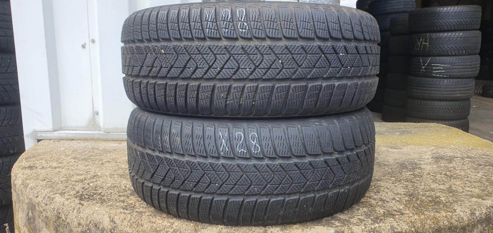 358320765763-featured-1 2x 225/45 R18 95V Winterreifen Pirelli Sottozero 3 (RSC) Dot3319 X28 – Bild 1