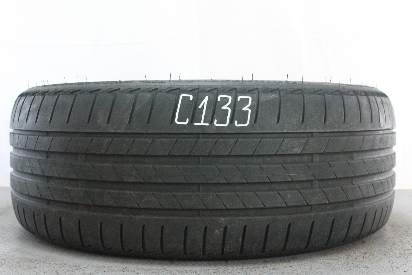 358320765793-featured-1 1x 225/40 R19 93Y Sommerreifen Bridgestone Turanza T005* Dot4822 4,7-4,8mm C133 – Bild 1
