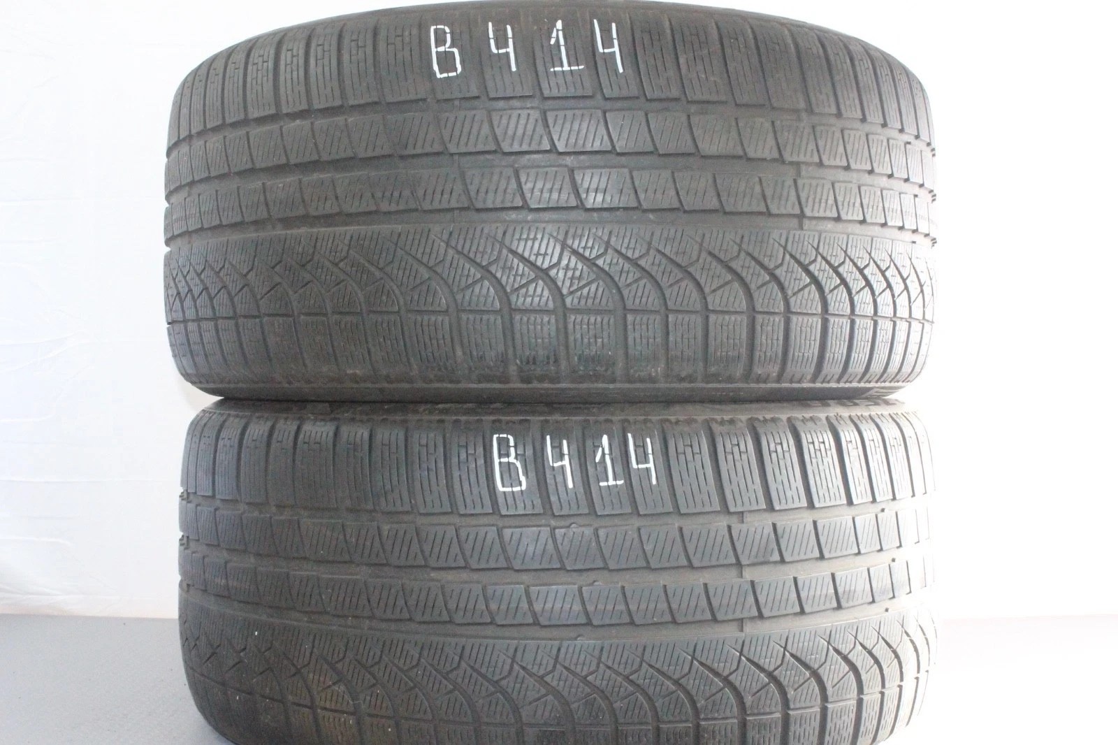 358320771469-featured-1 2x 285/40 R20 108V Winterreifen Pirelli PZero Winter NFO Dot0221 4,5-5mm B414 – Bild 1