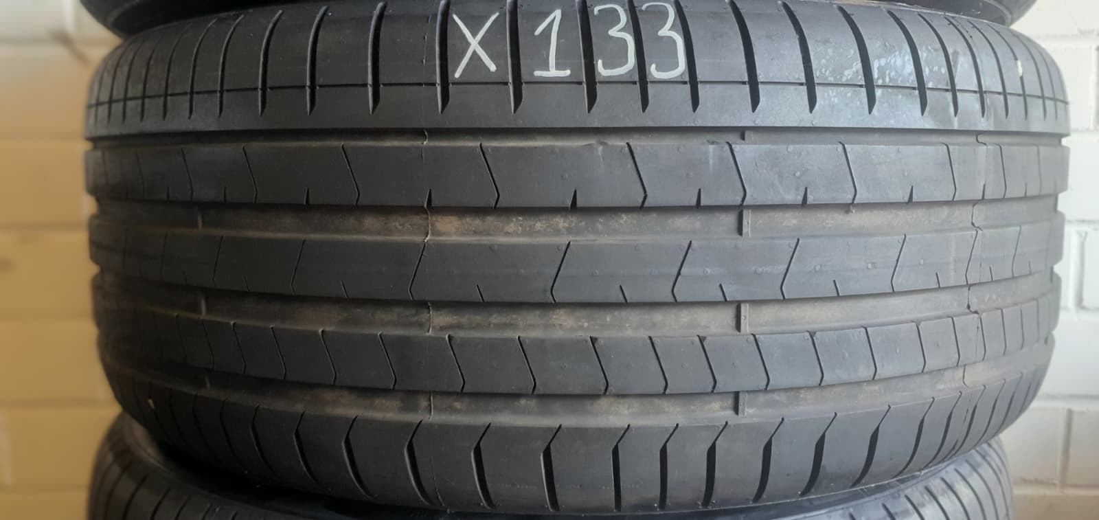 358320771545-featured-1 2x Neuwertige 285/45 R21 113Y Sommerreifen Pirelli PZero (RSC) Dot3223 X133 – Bild 1