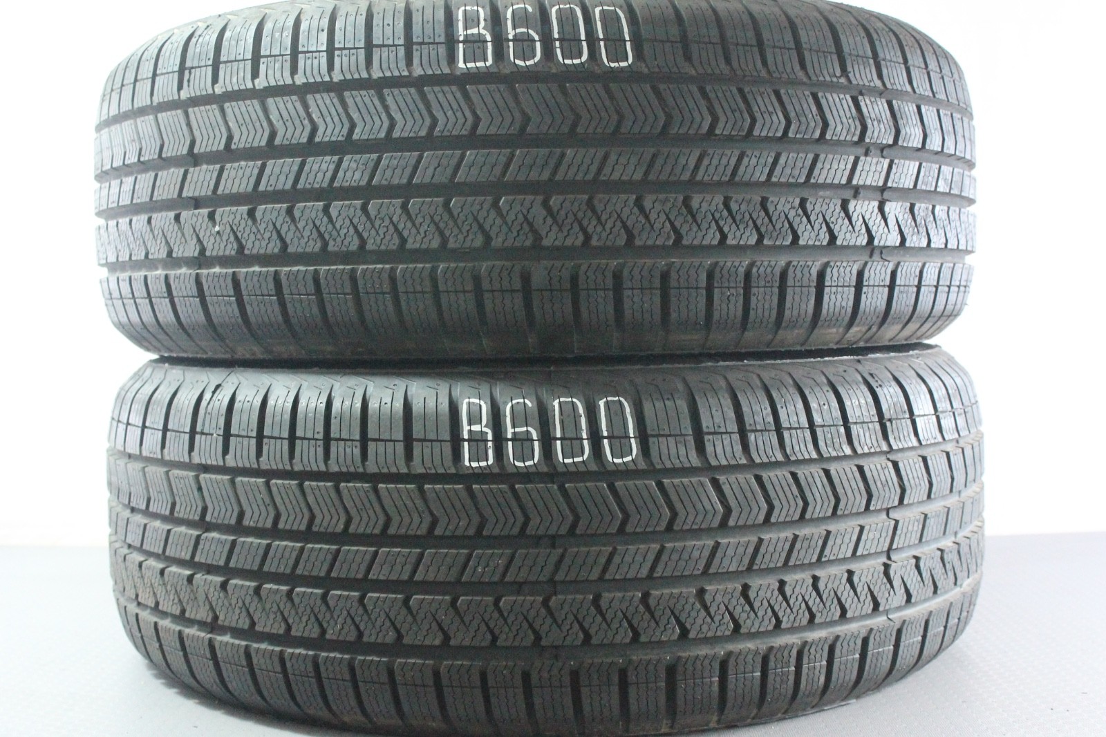 358320771562-featured-1 2x Neuwertige 235/55 R18 104V Apollo Alnac 4G AllSeason Dot0723 B600 – Bild 1