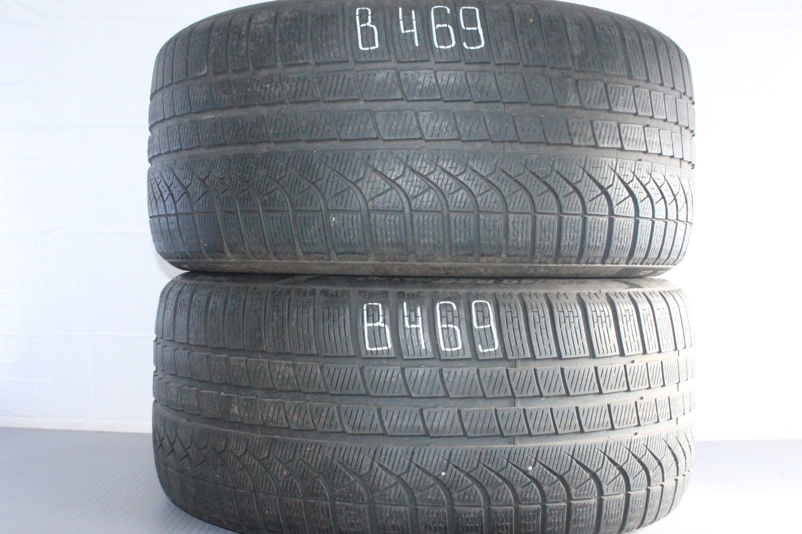 358320771566-featured-1 2x 285/40 R20 108V Winterreifen Pirelli PZero NFO Dot3022/4920 4,5-5,5mm B469 – Bild 1