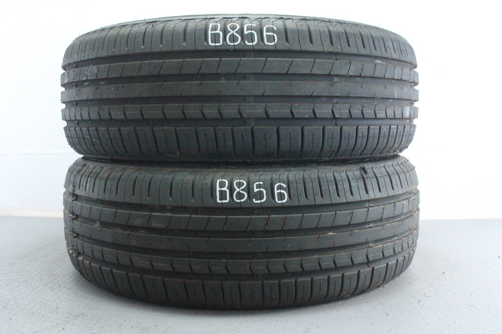 358320771604-featured-1 2x Neuwertige 195/55 R16 91V Sommerreifen Tracmax X-Privilo TX1 Dot2425 B856 – Bild 1