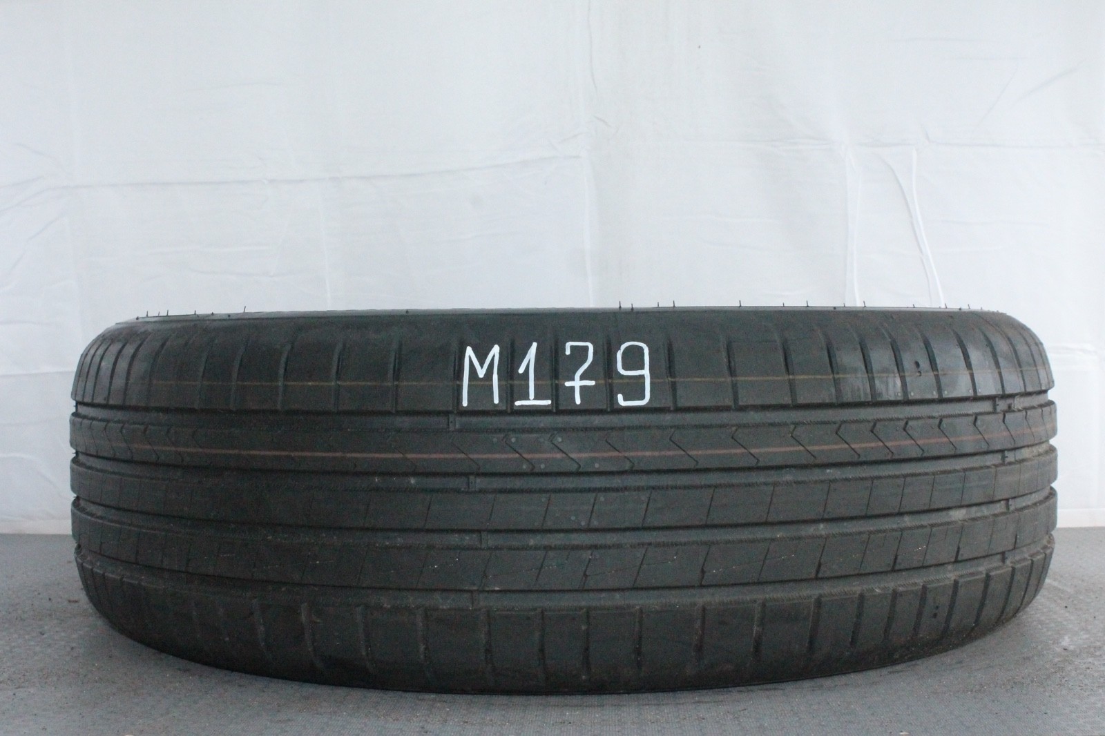 358320797798-featured-1 1x Neuwertige 215/65 R17 99H Sommerreifen Hankook Ventus Prime 4 Dot4224 M179 – Bild 1
