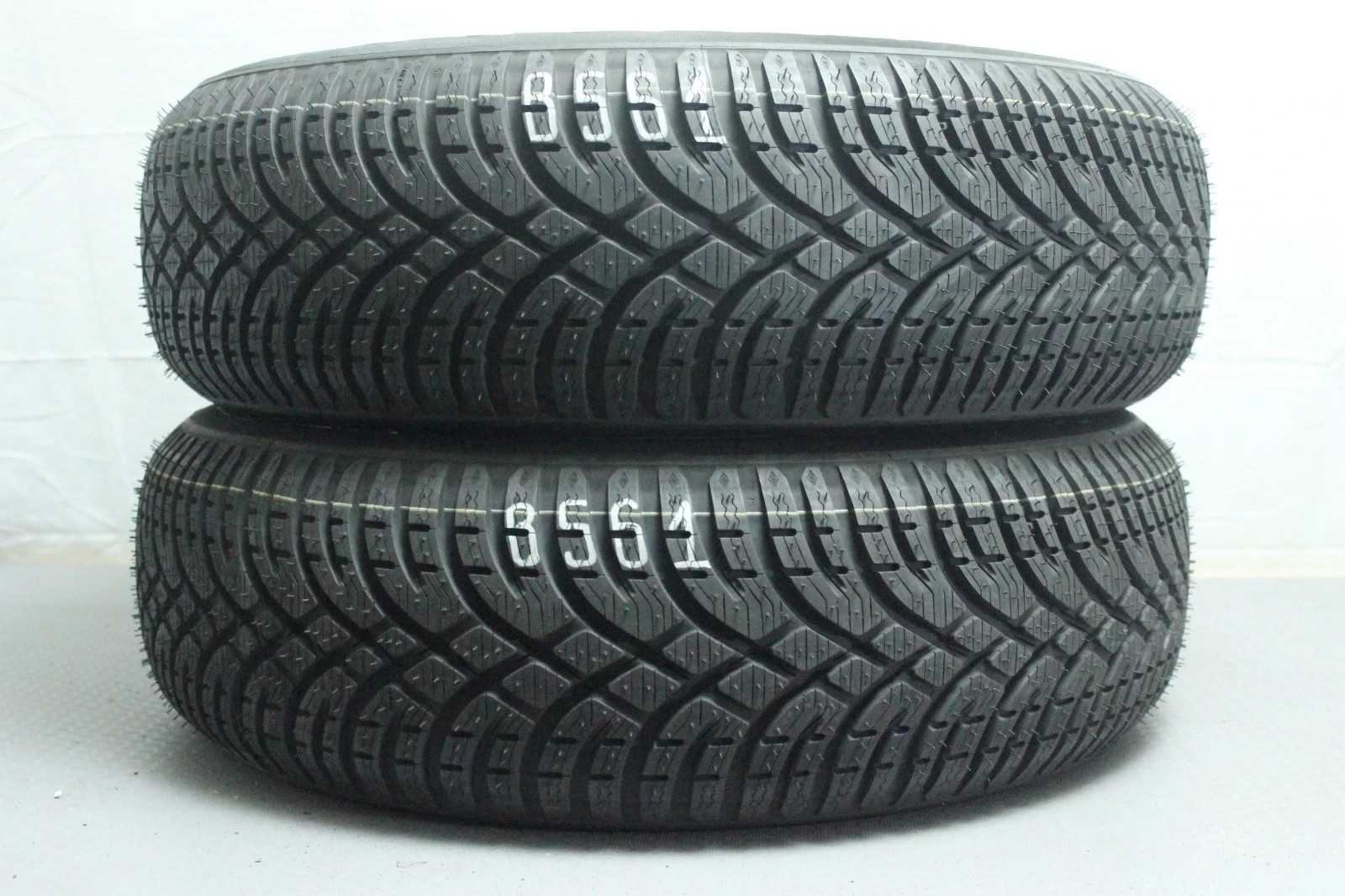 358320797813-featured-1 2x 165/65 R15 81T Winterreifen BFGoodrich g-Force Winter2 Neu Dot2522 B561 – Bild 1