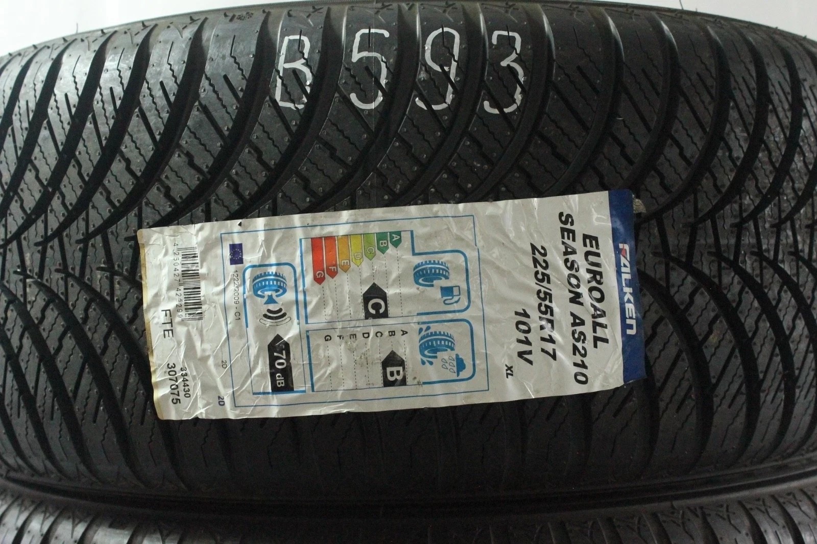 358320797920-featured-1 1x Neuwertige 225/55 R17 101V Allwetterreifen Falken EuroAllSeason Dot4220 B593 – Bild 1
