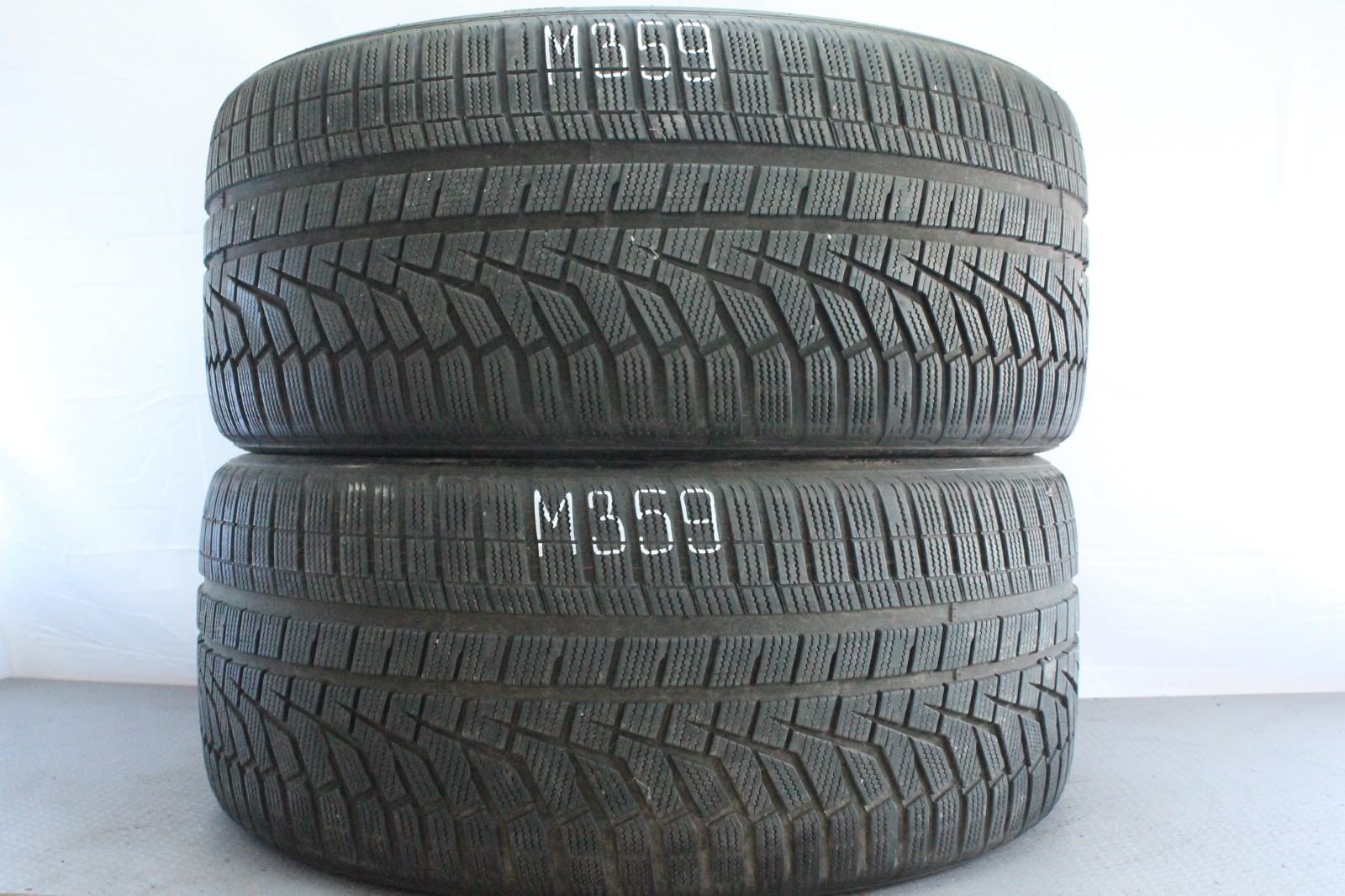 358387416901-featured-1 2x 295/35 R23 108W Hankook Winter i*cept evo2 SUV Dot4220 5-6mm M359 – Bild 1