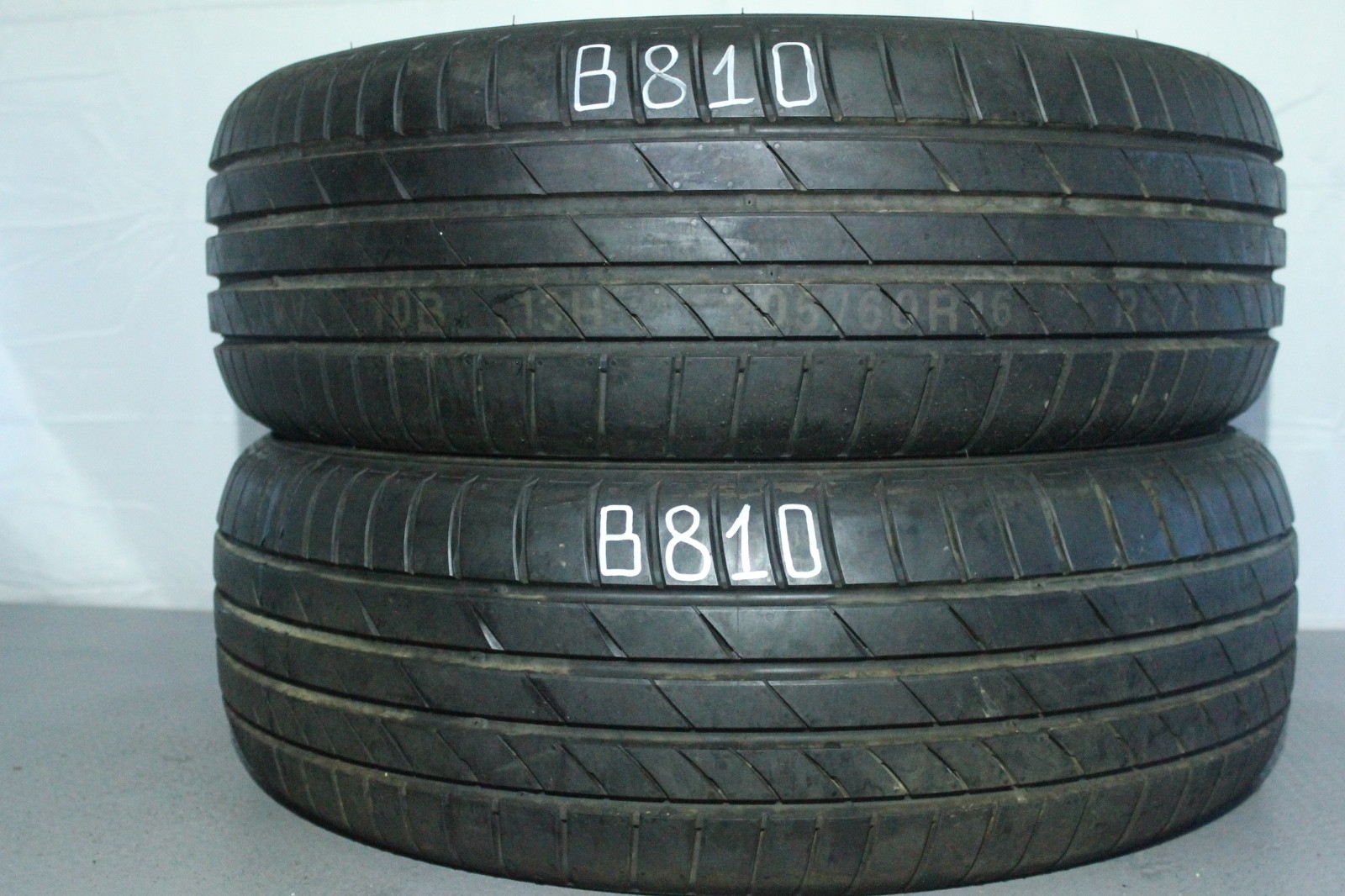 358489611775-featured 2x 205/60 R16 92V Sommerreifen Kumho Ecsta PS71 Neuwertig Dot4624 6,5-7mm B810 – Bild 1
