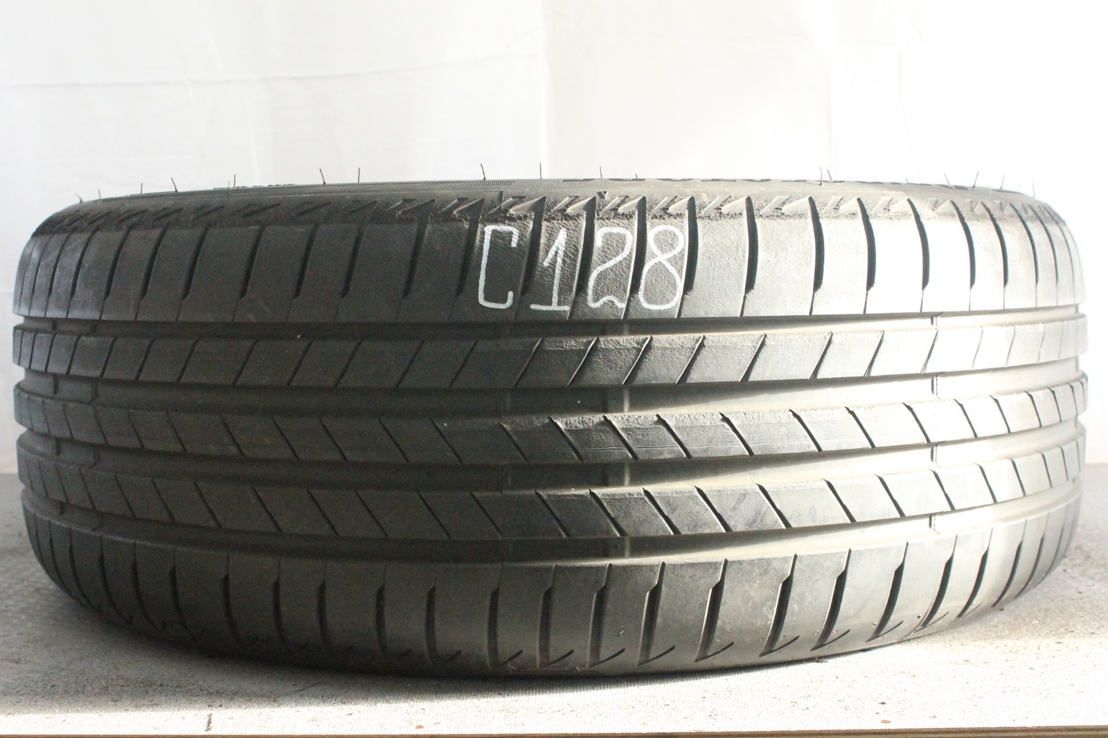 358320765642-featured 1x 225/45 R18 95Y Sommerreifen Bridgestone Turanza T005* Dot0420 6,1-6,6mm C128 – Bild 1