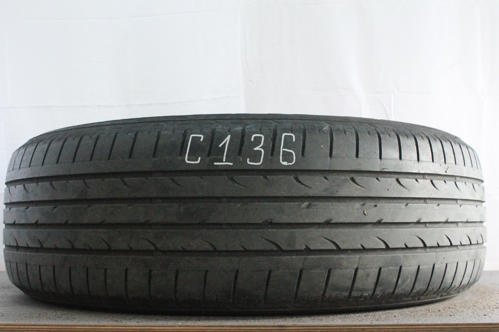 358320765752-featured 1x 225/60 R18 100V Sommerreifen Bridgestone Dueler HP Dot0820 4-4,5mm C136 – Bild 1